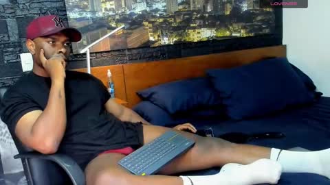 thomas Santtos online show from February 2025 01:11:02 PM