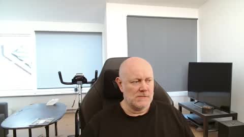 thomash32 online show from September 2025 07:33:02 AM