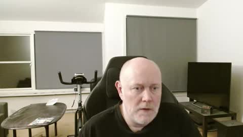 thomash32 online show from September 2025 08:45:01 PM