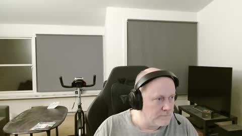 thomash32 online show from October 2025 08:41:01 PM