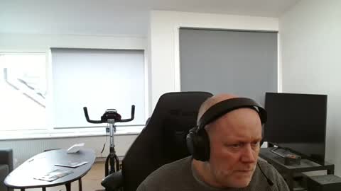 thomash32 online show from October 2025 08:57:02 AM