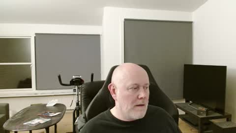 thomash32 online show from October 2025 08:54:02 PM