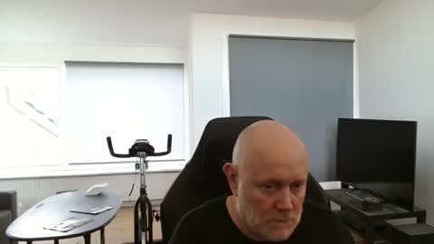 thomash32 online show from October 2025 09:10:02 AM