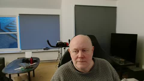 thomash32 online show from November 2025 06:40:02 AM