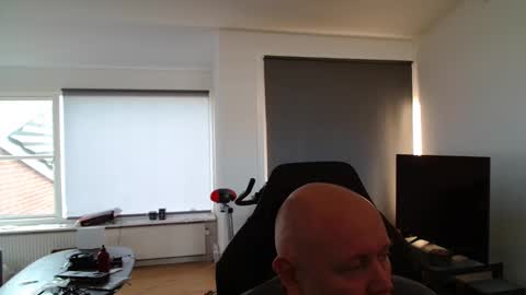 thomash32 online show from November 2025 01:34:01 PM