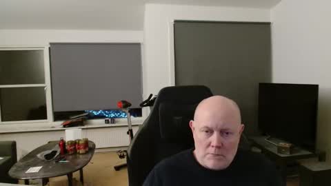 thomash32 online show from December 2025 10:48:02 PM