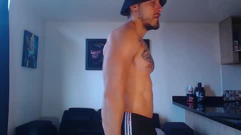 Thomas online show from February 2025 09:23:02 PM