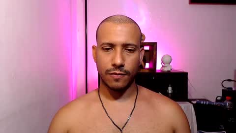 Snapshot of thommerxxx chatting on June 2026 06:18:02 PM Thom online show from June 2026 06:18:02 PM