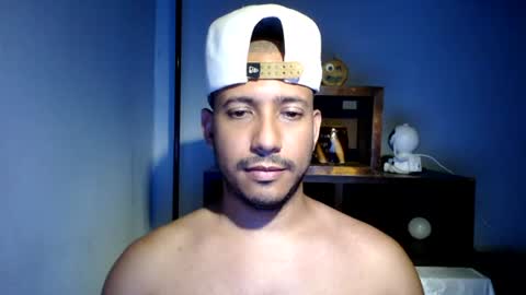 Snapshot of thommerxxx chatting on June 2026 04:21:01 AM Thom online show from June 2026 04:21:01 AM
