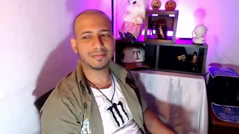 Snapshot of thommerxxx chatting on June 2026 10:21:02 PM Thom online show from June 2026 10:21:02 PM