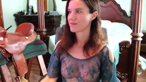 ThornburyRose online show from November 2025 07:06:01 PM