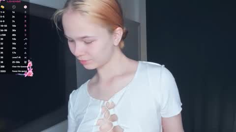 Snapshot of thousand_desires chatting on March 2026 08:30:01 AM Lynn online show from March 2026 08:30:01 AM