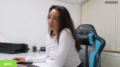 Snapshot of tia_j chatting on February 2026 06:02:02 PM tia_j online show from February 2026 06:02:02 PM