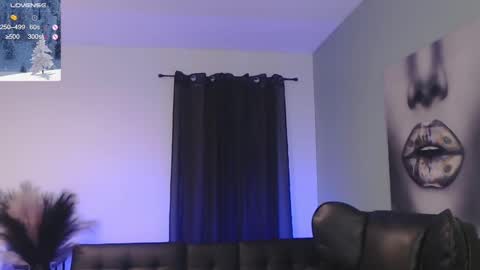 Snapshot of tiabellaxxx chatting on January 2025 03:39:01 AM Tia Bella online show from January 2025 03:39:01 AM