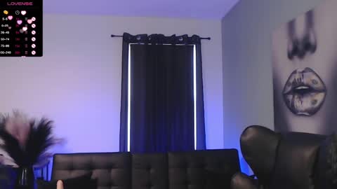 Snapshot of tiabellaxxx chatting on January 2025 08:53:02 PM Tia Bella online show from January 2025 08:53:02 PM