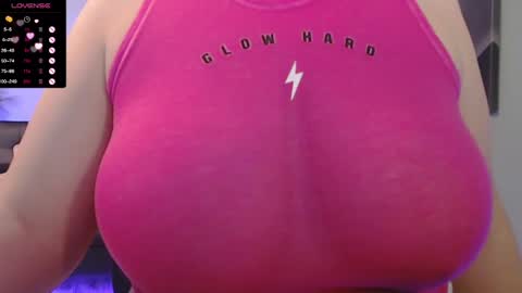 Snapshot of tiabellaxxx chatting on March 2025 01:27:01 AM Tia Bella online show from March 2025 01:27:01 AM