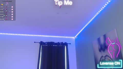 Snapshot of tiabellaxxx chatting on September 2025 08:33:02 PM Tia Bella online show from September 2025 08:33:02 PM