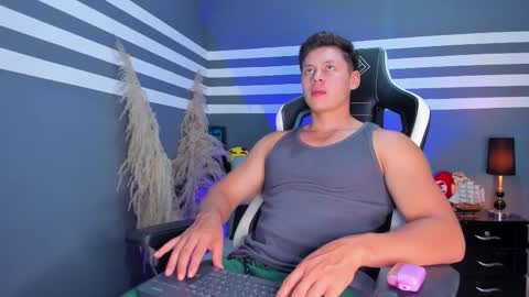 Snapshot of tiago_goez chatting on March 2025 12:59:02 AM santiago online show from March 2025 12:59:02 AM