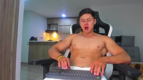 Snapshot of tiago_goez chatting on September 2025 01:31:02 AM santiago online show from September 2025 01:31:02 AM