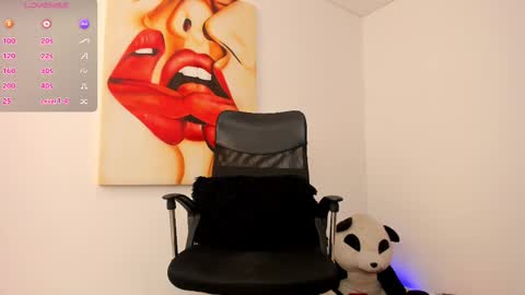 Snapshot of tiago_hannah chatting on March 2025 02:43:02 PM carolina online show from March 2025 02:43:02 PM