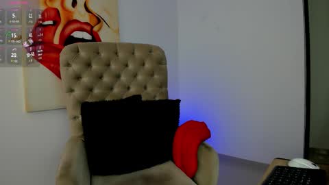 Snapshot of tiago_hannah chatting on November 2025 11:31:02 AM carolina online show from November 2025 11:31:02 AM