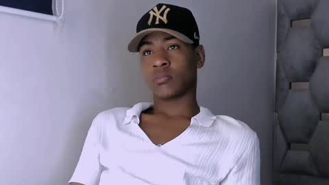 tiago_xxx_ online show from October 2025 09:26:02 PM