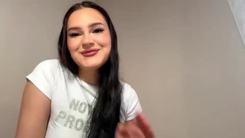 Snapshot of tiarashadid chatting on April 2026 01:31:02 PM Lily online show from April 2026 01:31:02 PM