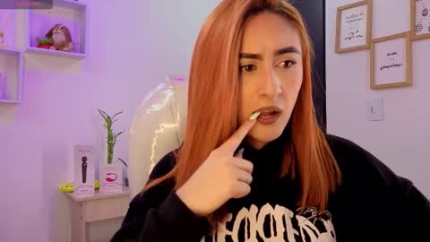 Tiarha online show from October 2025 02:45:01 AM