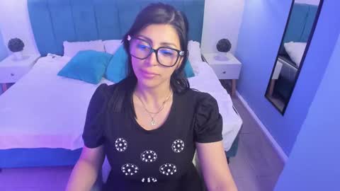 Snapshot of tiffani__love chatting on February 2025 06:05:01 PM Tiffany online show from February 2025 06:05:01 PM