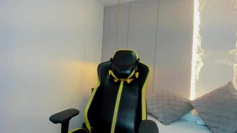 Snapshot of tiffanny_doll_ chatting on April 2026 06:30:02 PM T I F F A N N Y online show from April 2026 06:30:02 PM