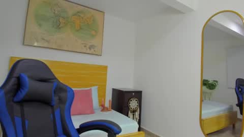 Snapshot of tiffanny_doll_ chatting on April 2026 01:04:01 PM T I F F A N N Y online show from April 2026 01:04:01 PM