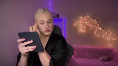 Snapshot of tiffany2005 chatting on October 2025 10:08:02 AM Amira online show from October 2025 10:08:02 AM