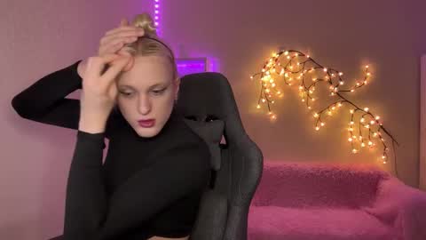 Snapshot of tiffany2005 chatting on November 2025 09:31:01 AM Amira online show from November 2025 09:31:01 AM