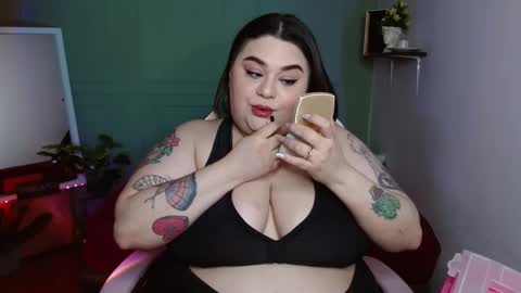 Snapshot of tiffany_laurens chatting on December 2024 06:56:01 AM dont forget ask for custom vids online show from December 2024 06:56:01 AM