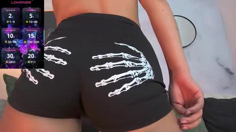 Snapshot of tiffany_low chatting on October 2025 03:27:01 PM tiffany_low online show from October 2025 03:27:01 PM