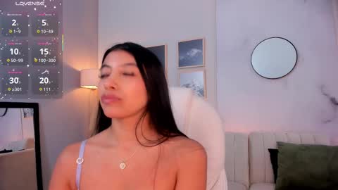 Snapshot of tiffany_low chatting on November 2025 12:27:01 PM tiffany_low online show from November 2025 12:27:01 PM