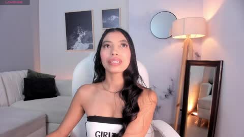 Snapshot of tiffany_low chatting on April 2026 03:31:02 PM tiffany_low online show from April 2026 03:31:02 PM