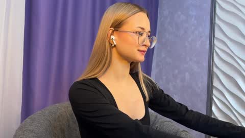 Snapshot of tiffanyhunt chatting on December 2024 02:27:01 PM Tiffany online show from December 2024 02:27:01 PM