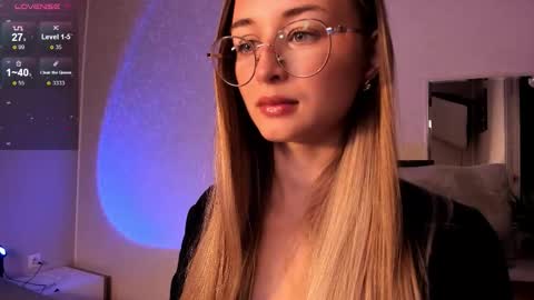 Snapshot of tiffanyhunt chatting on September 2025 12:27:02 PM Tiffany online show from September 2025 12:27:02 PM