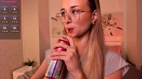 Snapshot of tiffanyhunt chatting on September 2025 12:07:02 PM Tiffany online show from September 2025 12:07:02 PM