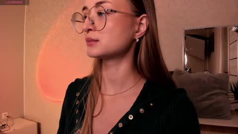 Snapshot of tiffanyhunt chatting on September 2025 01:37:02 PM Tiffany online show from September 2025 01:37:02 PM