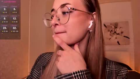 Snapshot of tiffanyhunt chatting on October 2025 01:42:02 PM Tiffany online show from October 2025 01:42:02 PM