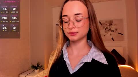 Snapshot of tiffanyhunt chatting on November 2025 01:10:02 PM Tiffany online show from November 2025 01:10:02 PM