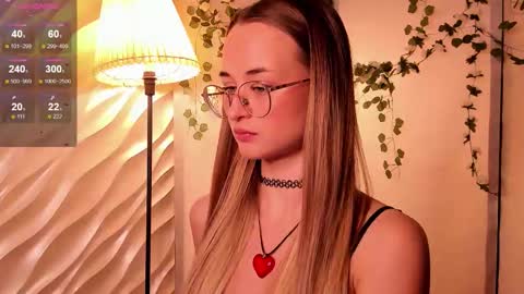 Snapshot of tiffanyhunt chatting on November 2025 01:54:01 PM Tiffany online show from November 2025 01:54:01 PM