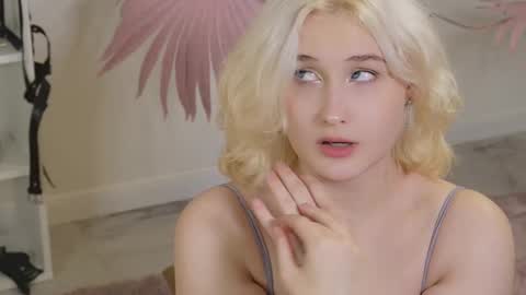 tiffanyjons online show from October 2025 05:22:02 PM