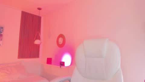 Tiffany online show from October 2025 01:52:01 PM