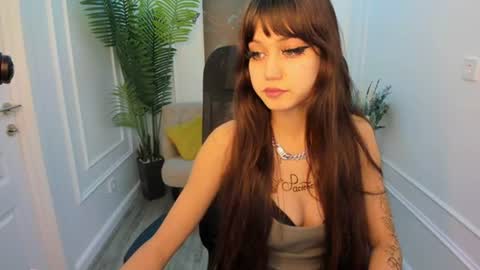 tiffanyyoun online show from December 2025 12:36:02 PM