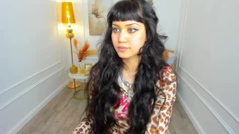 tiffanyyoun online show from April 2026 12:14:01 PM