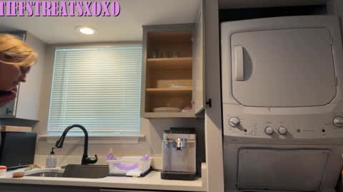 Snapshot of tiffstreatsxoxo chatting on July 2026 06:00:02 PM Tiffstreatsxoxo online show from July 2026 06:00:02 PM