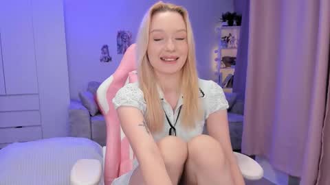 Snapshot of tiffy_fox chatting on November 2025 03:17:02 AM Tiffany online show from November 2025 03:17:02 AM